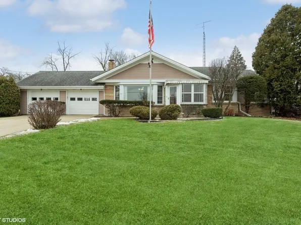 404 W McKinley St, Harvard, IL 60033