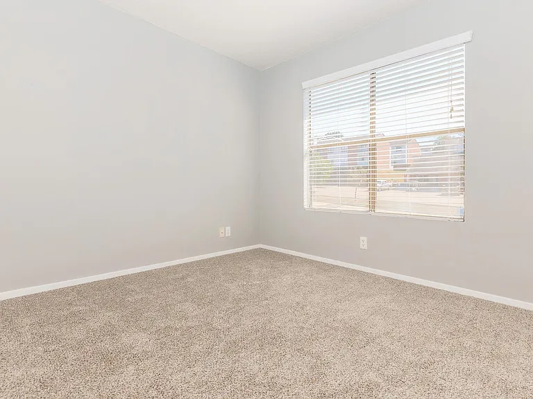 Sunridge Apartments — Photo 8