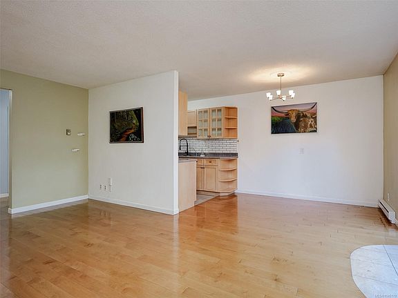 4th image of 1701 McKenzie Ave #15