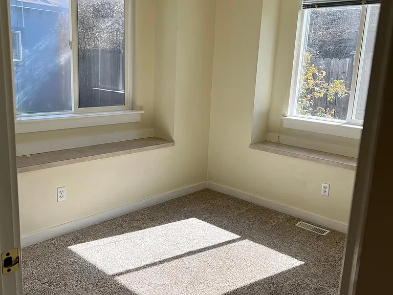 415 Augustina Ct — Photo 13