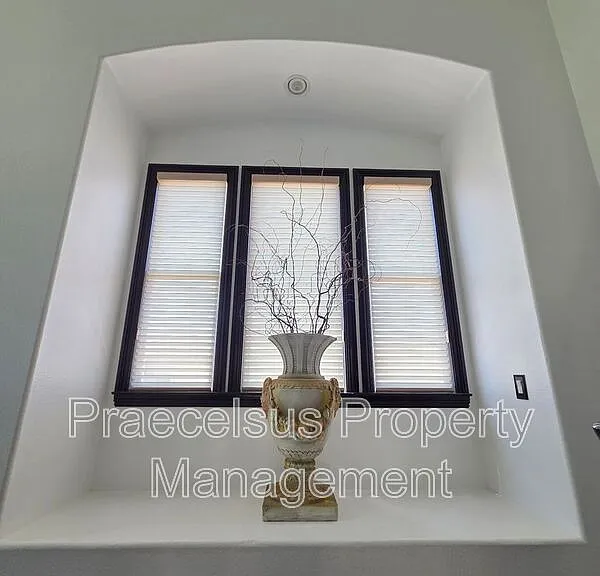 2819 Savannah Ct — Photo 19