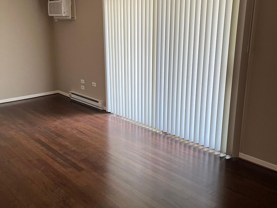 1st image of 1410 Willow Ln APT 3