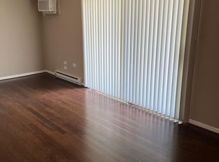 1410 Willow Ln APT 3, Westmont, IL 60559
