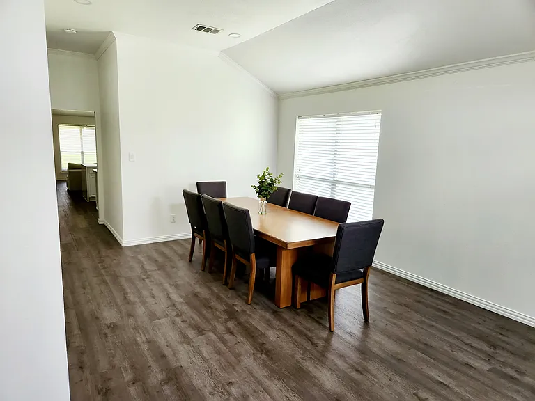 720 Mackenzi Dr — Photo 3