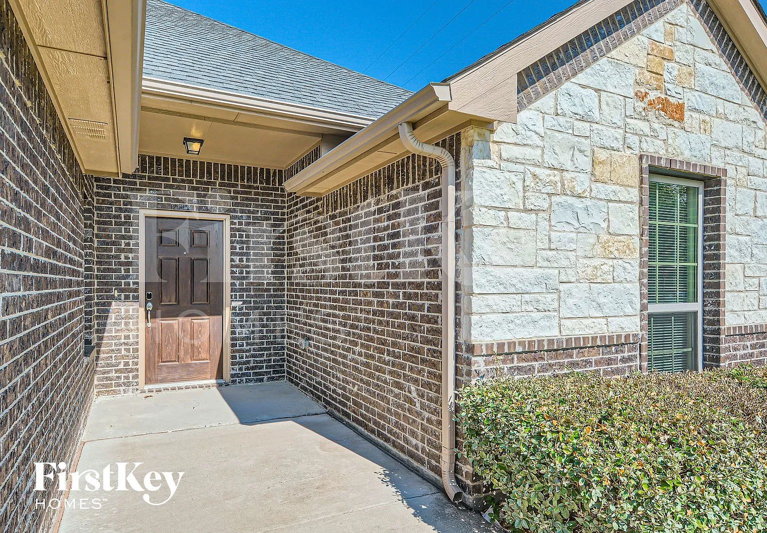 4 bed, 2.0 bath, 1680 sqft, $2,145 — Photo 3