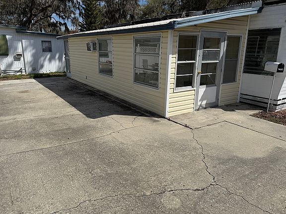 3rd image of 4844 Cottage St