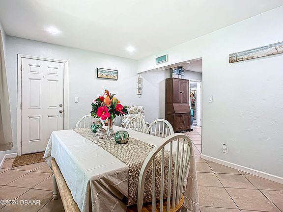 5th image of 611 S Flamingo Dr