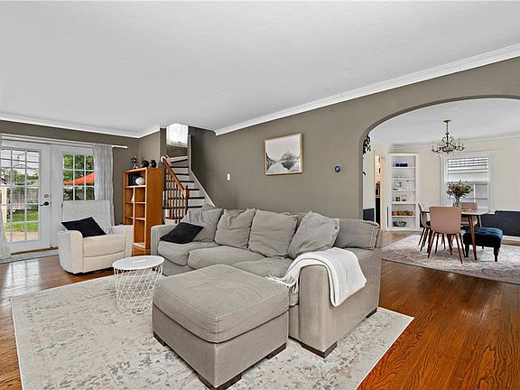 4th image of 1239 W Gregory Blvd