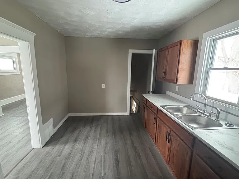 750 Brown St — Photo 9
