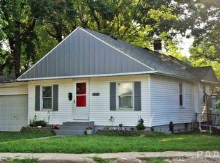 1010 S 8th St, Pekin, IL 61554