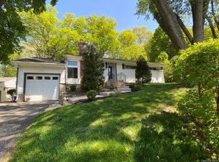 17 Hickory Rd, Sloatsburg, NY 10974