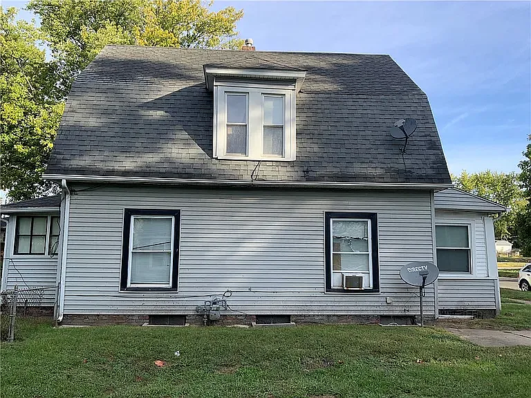 520 Sherman St — Photo 2