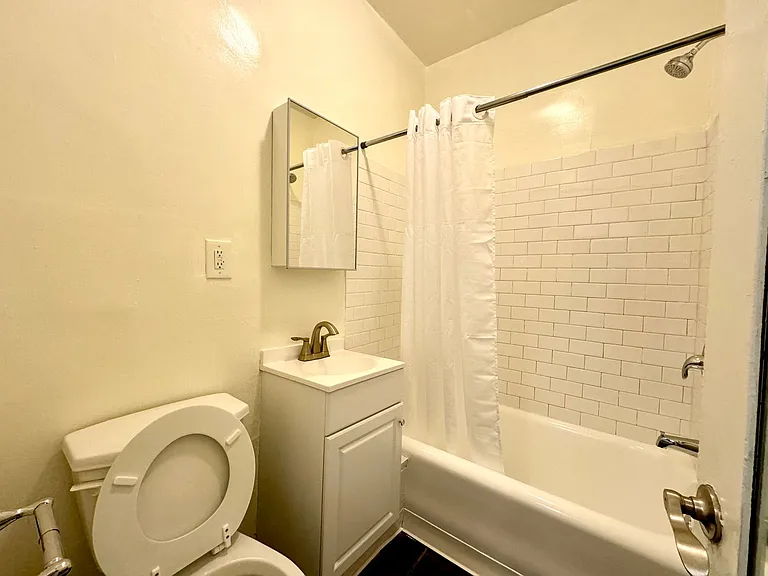 St. Charles Studio Apartments — Photo 15