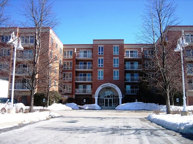 1st image of 4655 N Cumberland Ave #403