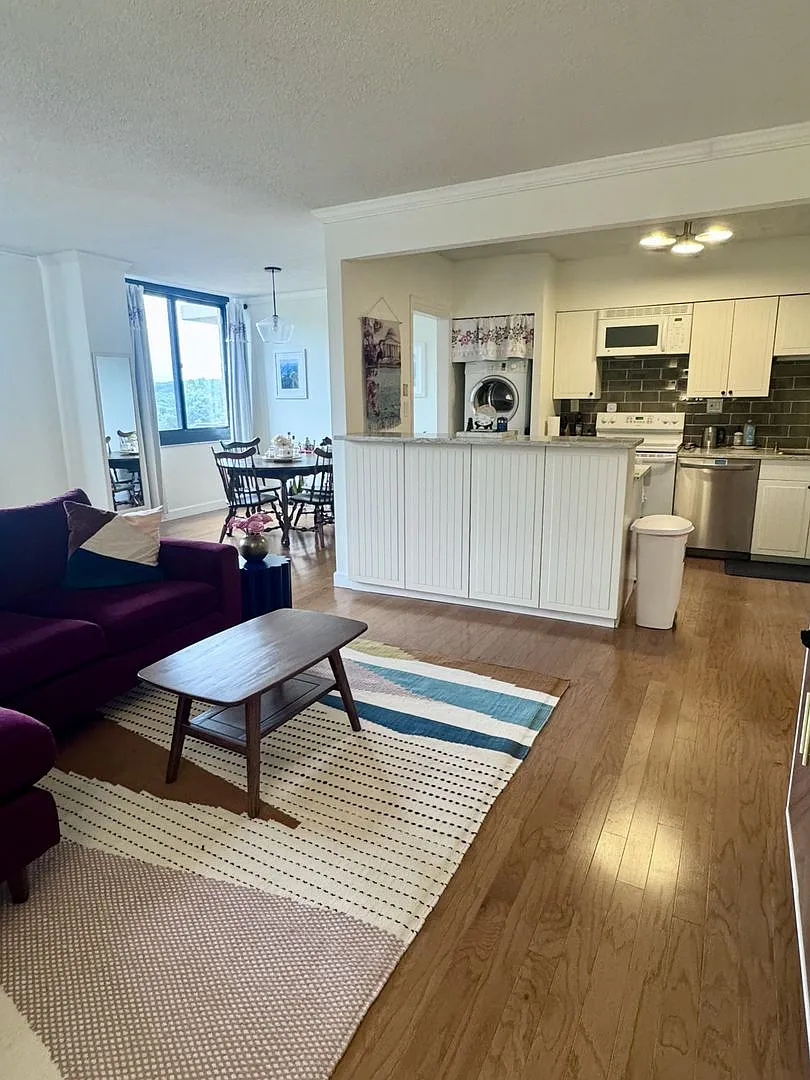 1BR, 1.5 BA Condo w/Resort Amenities, Utilities & Parking Included - Avail Now! — Photo 2