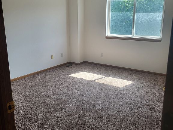 3rd image of 4915 Universal Dr Unit 1