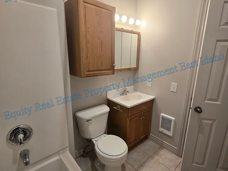 416 W Lewis St #114 — Photo 16