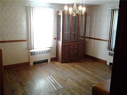 5th image of 19 Alden St