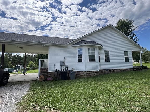 3rd image of 153 Commodore Cir