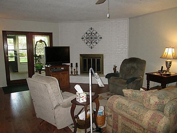 4th image of 2820 Wren Ave