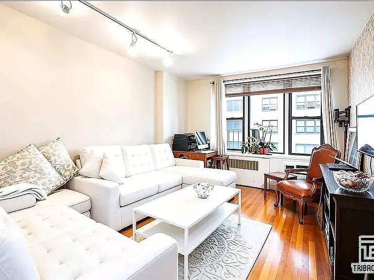 200 E 28th St #5B — Photo 1