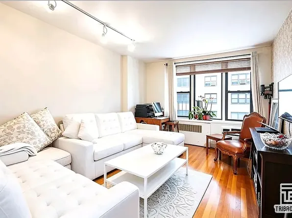 200 East 28th Street image 1 of 7
