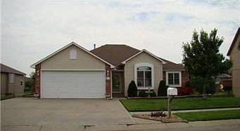 1st image of 621 SW Graystone Dr
