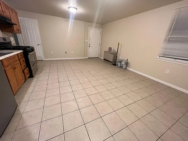 1130 Luzerne St #3 — Photo 4