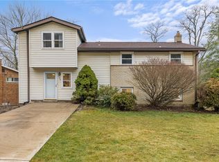 566 Lucia Rd, Pittsburgh, PA 15221
