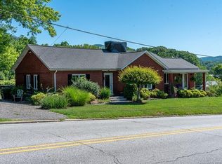 15 E Main St, Burnsville, NC 28714