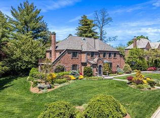 79 Aldershot Lane, Manhasset, NY 11030