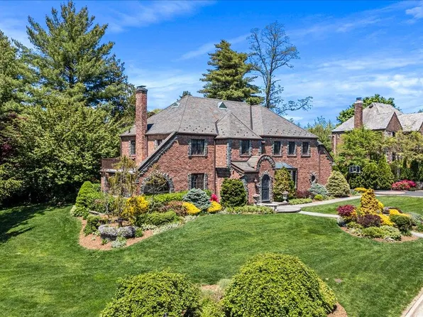 79 Aldershot Lane, Manhasset, NY 11030