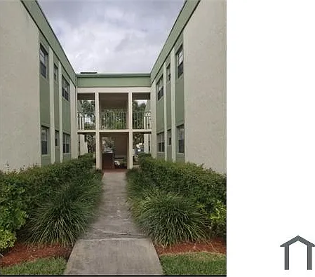 4116 N Pine Island Rd #207 — Photo 4