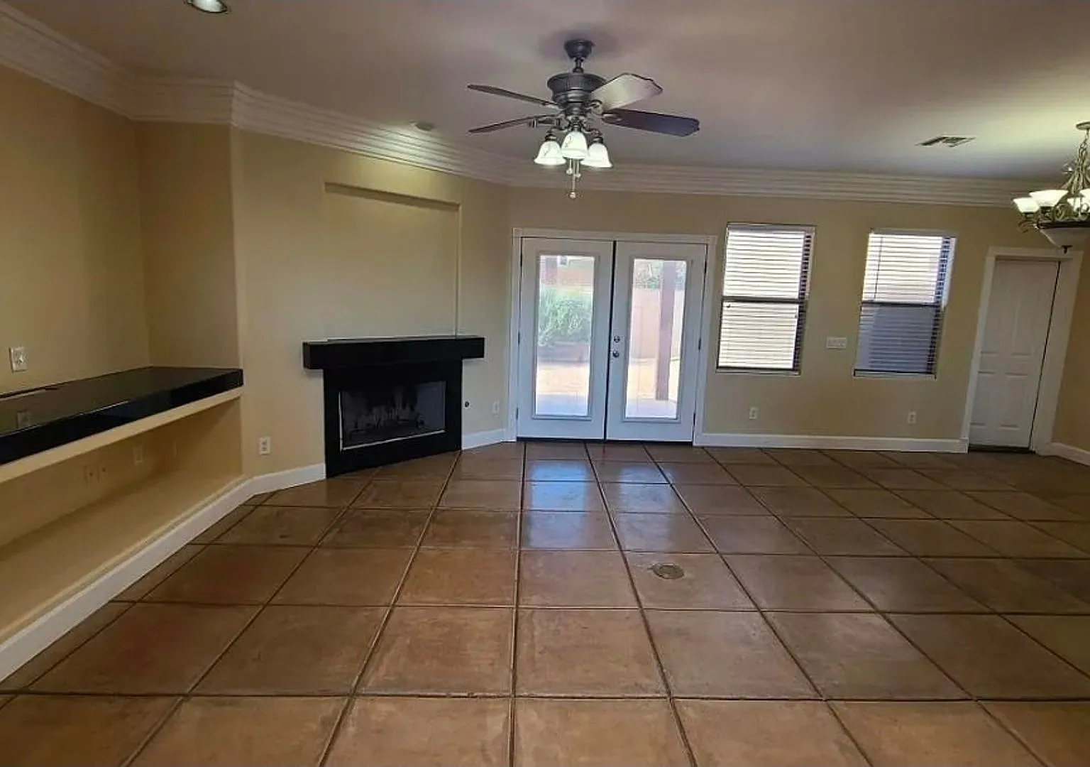Beautiful 4 bed, 3 bath home near UofA Campus! — Photo 3