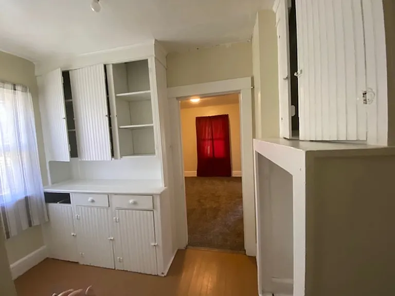 818 Justin Ave — Photo 3