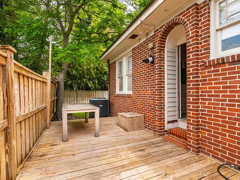 1347 Belvedere Ave — Photo 4
