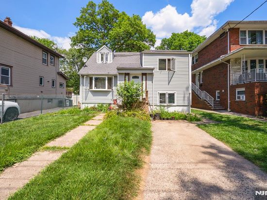 735 Clark Ave, Ridgefield, NJ 07657