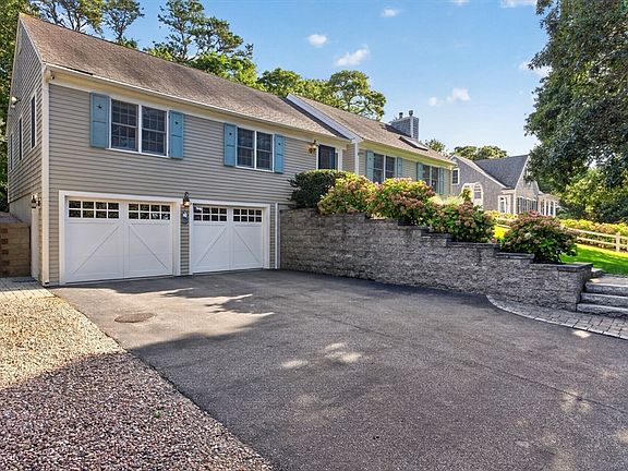 2nd image of 23 Taylors Pond Rd
