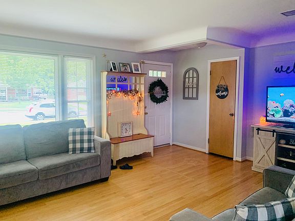 4th image of 30504 Champine St