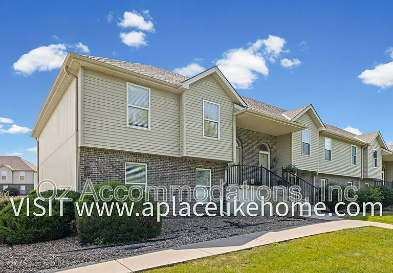 8626 N Cleveland Ln — Photo 2