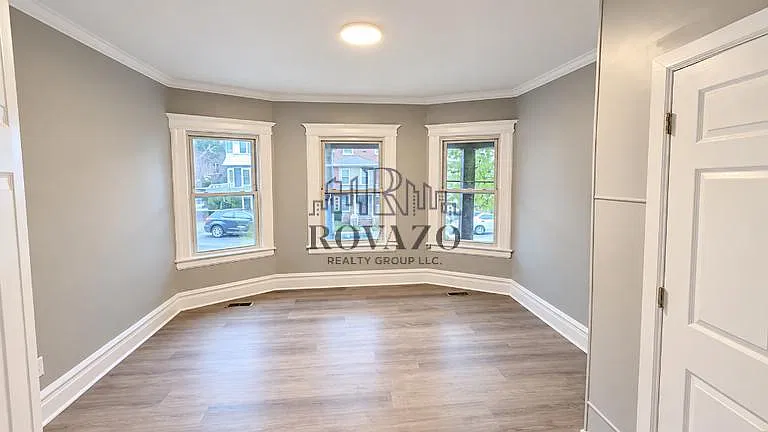 44 Hazelwood Ave — Photo 3