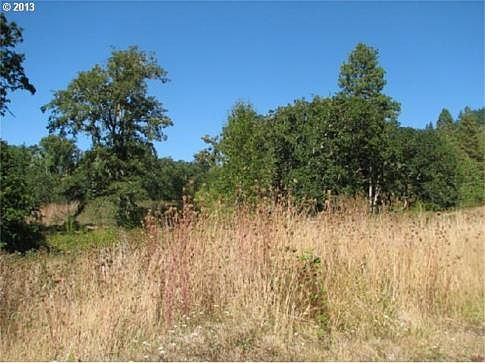 Large lot with creek