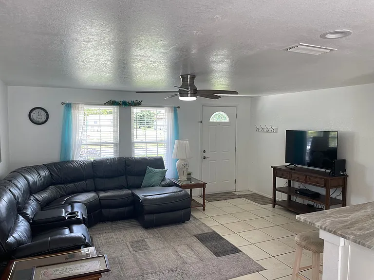 3410 Bay St — Photo 11