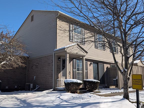 2nd image of 40 Pine Tree Ridge Dr #2