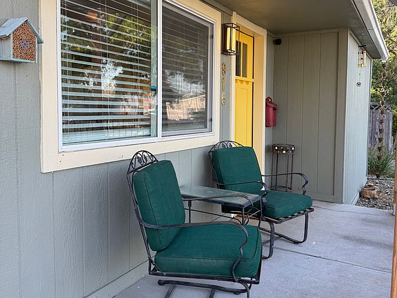 3rd image of 915 Sanford Ave