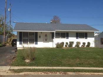 1st image of 412 Lakeview Dr