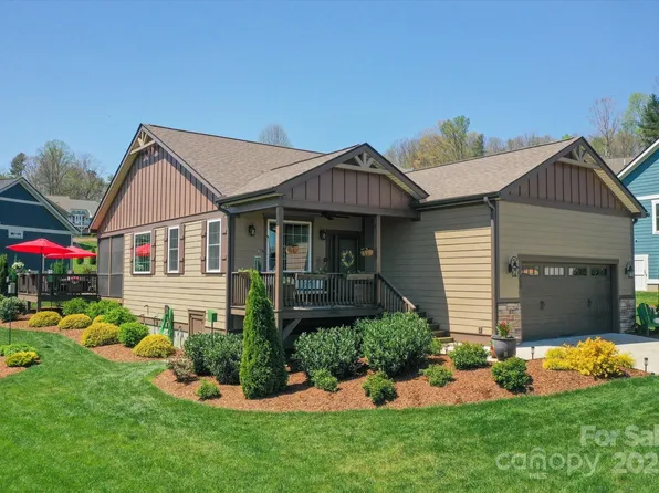 423 Blacksmith Run Dr, Hendersonville, NC 28792