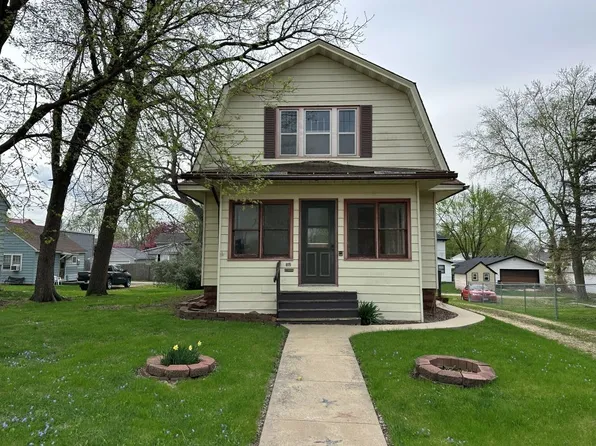 815 11th St, De Witt, IA 52742
