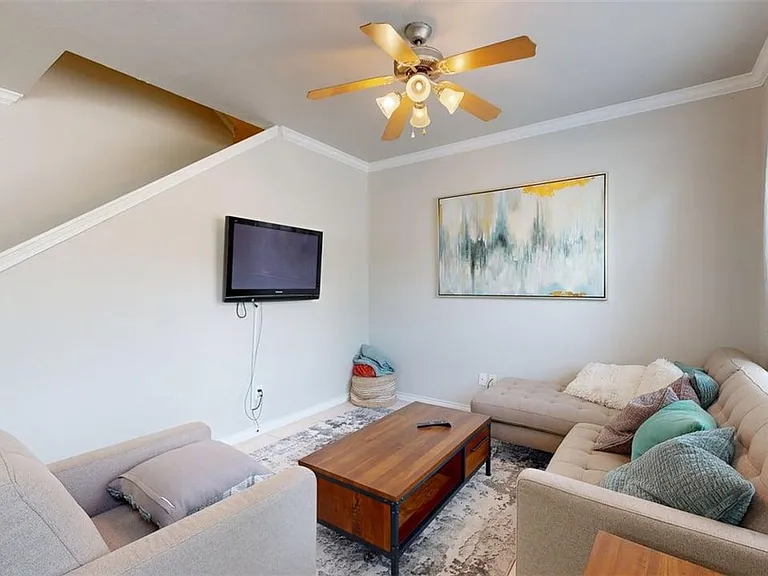 141 Forest Dr — Photo 2