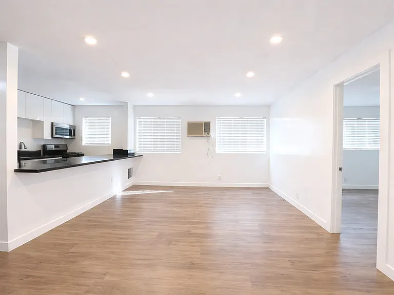 6556 Lamirada Ave — Photo 13